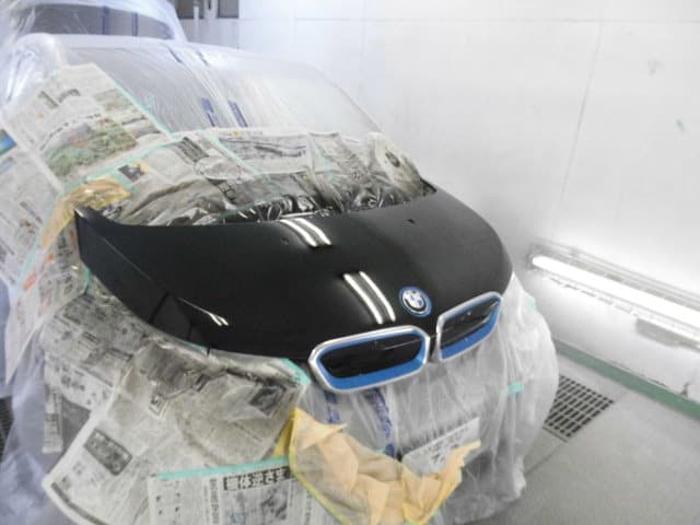 BMW i3のボンネットの塗装のイメージ